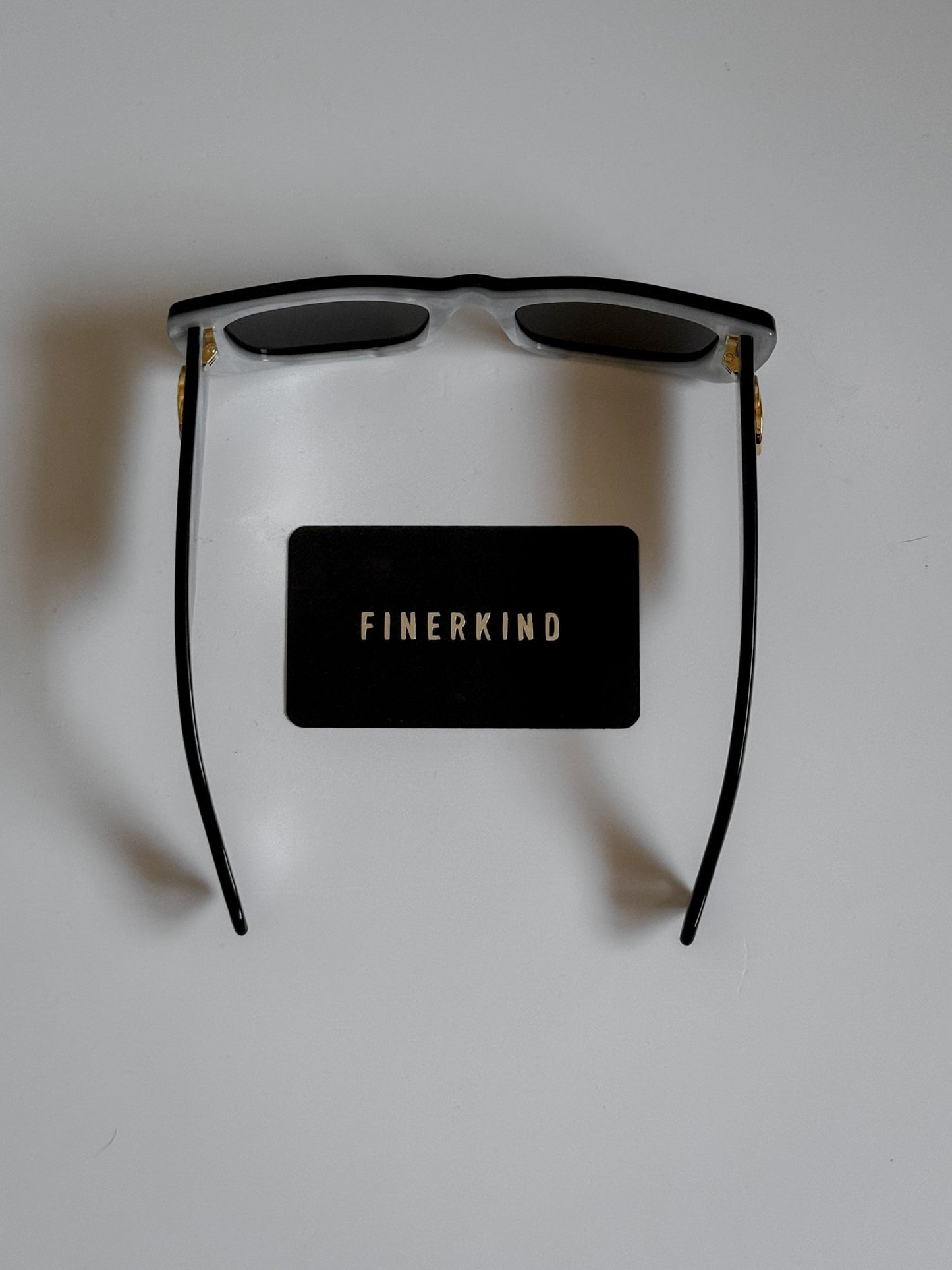 Seasonal Eyewear - Slim Rectangular Frame Sunglasses Size 52