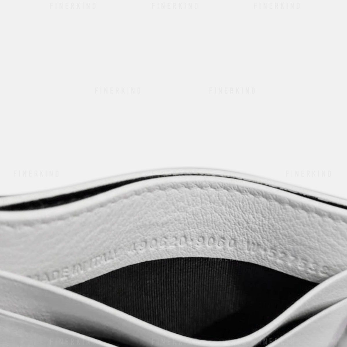 Off White Everyday Leather Card Case (Rare)