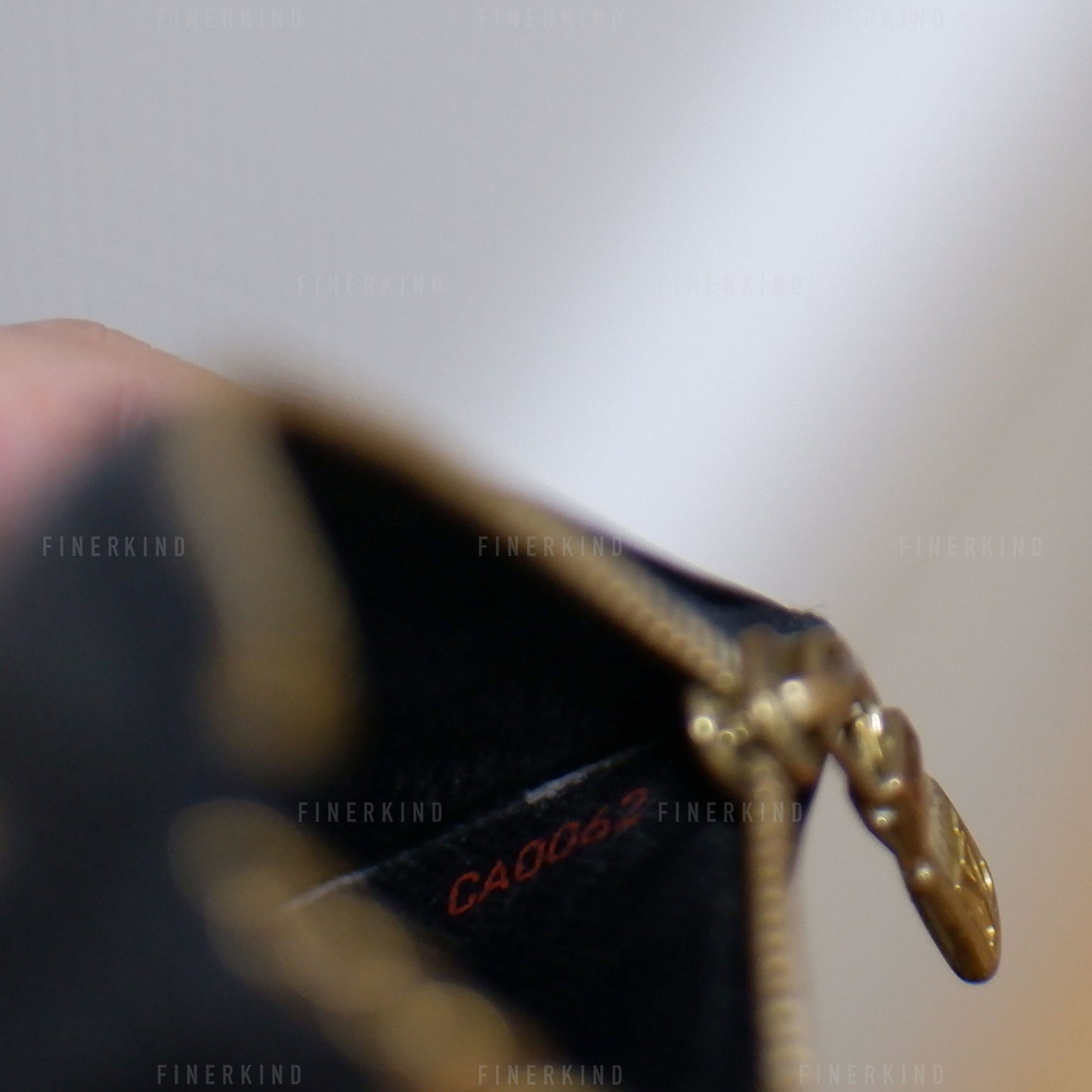 (Below cost) 2002 Epi Leather Black Key Pouch Cles