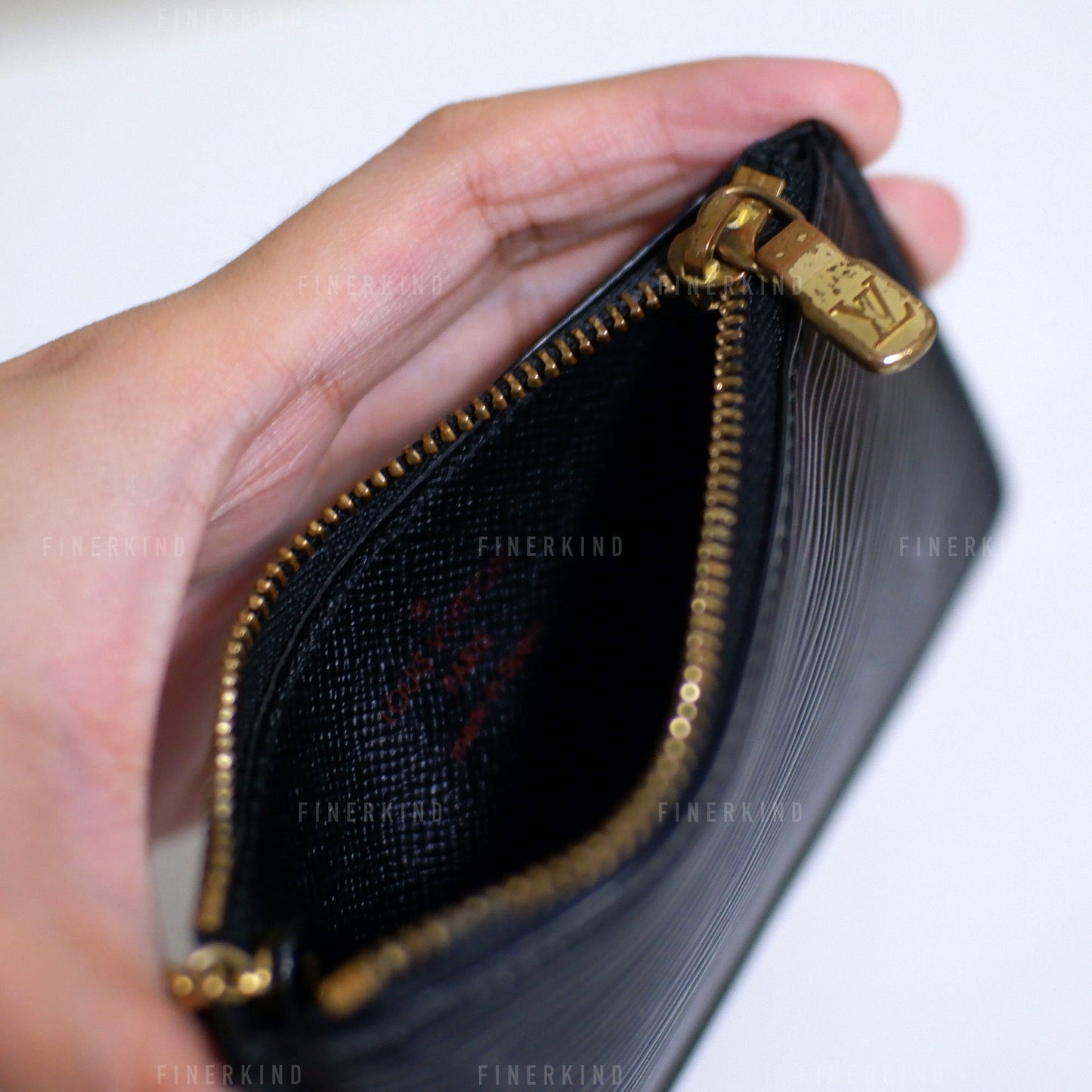 (Below cost) 2002 Epi Leather Black Key Pouch Cles